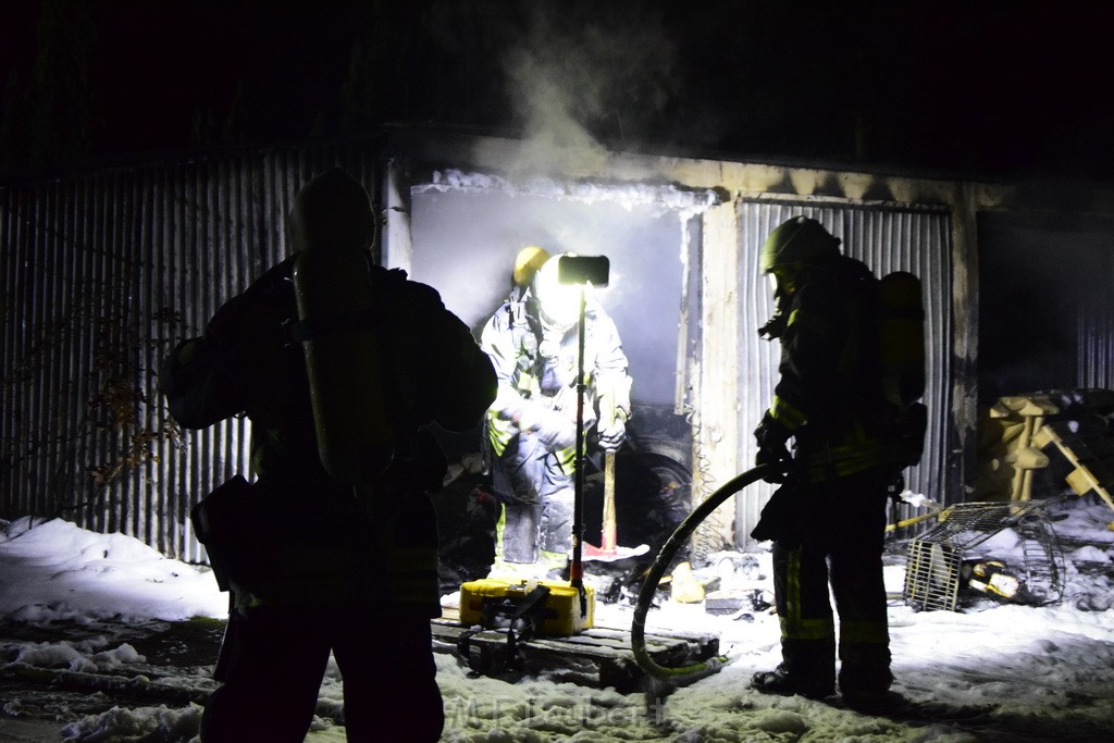 Feuer Hinterhof Garagen Koeln Hoehenberg Olpenerstr P085.JPG - Miklos Laubert